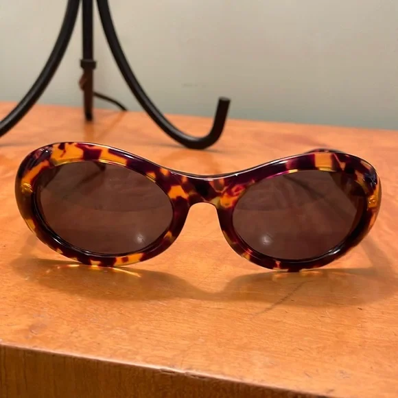 Gucci | Accessories | Vintage 9s Gucci 2400 Sunglasses  display picture 1